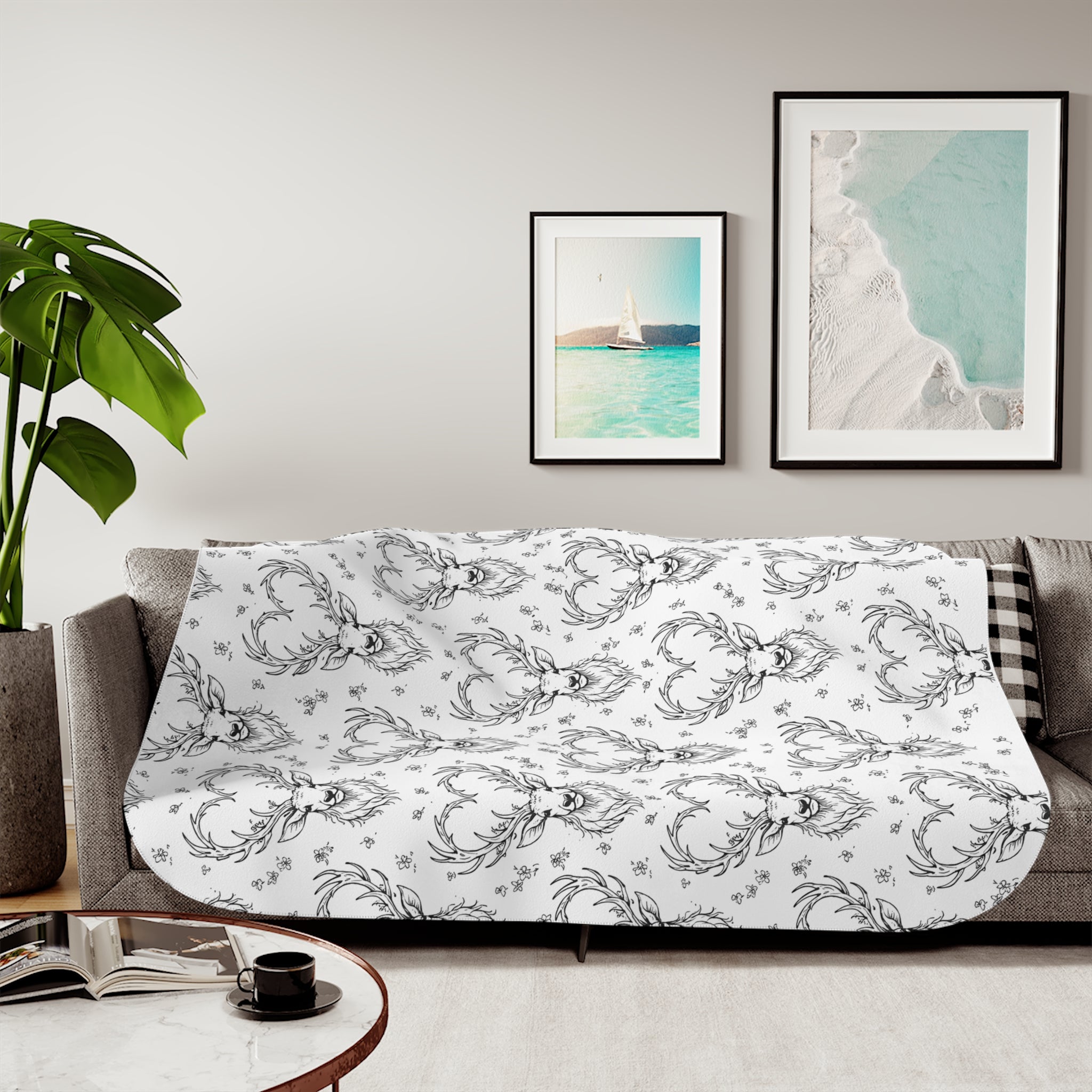 Cozy Reversible Sherpa Blanket – Two-Color Faux Fur Throw Hearts and Antlers