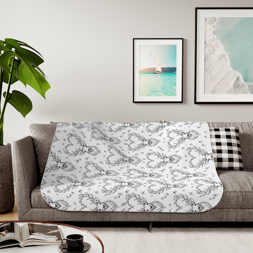 Cozy Reversible Sherpa Blanket – Two-Color Faux Fur Throw Hearts and Antlers