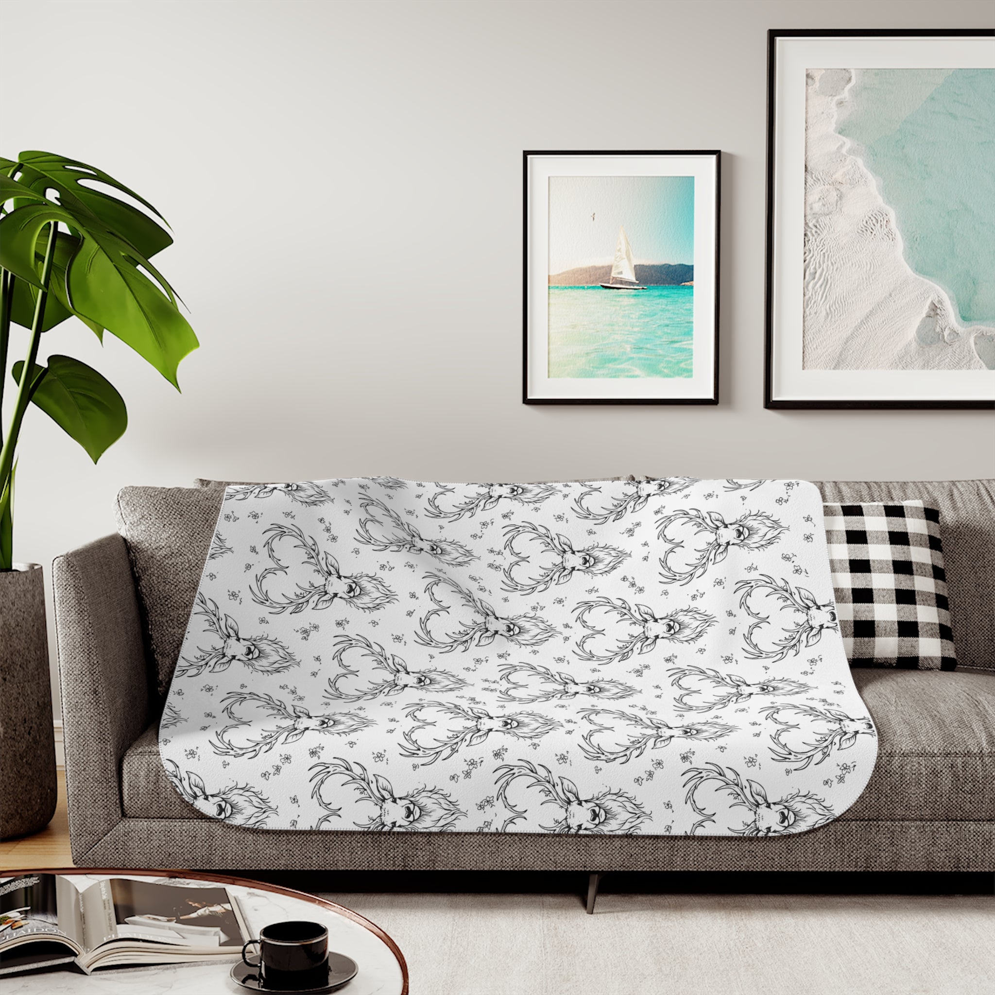 Cozy Reversible Sherpa Blanket – Two-Color Faux Fur Throw Hearts and Antlers